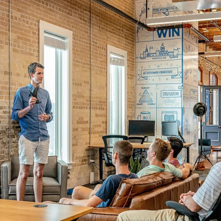 Comment elevetonbiz fr aide les entrepreneurs à se former en marketing